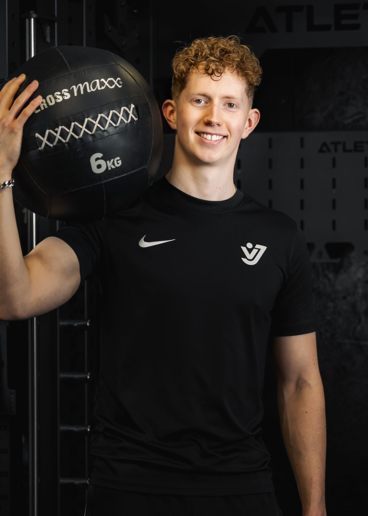 Fitness coach Julian Marsman begeleidt klanten bij Vitaljym Wormerveer